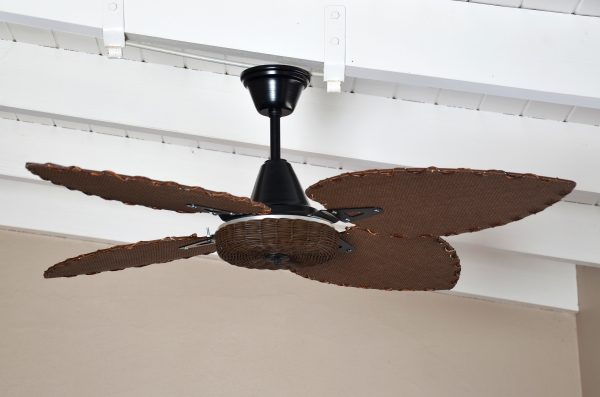 Ventilador BARI negro palas y canasta tejida de rattan. Tono nogal - Imagen 2