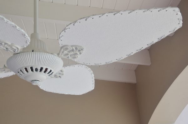 Ventilador SIENA Fundición blanco con palas de rattan. Tono blanco - Imagen 4