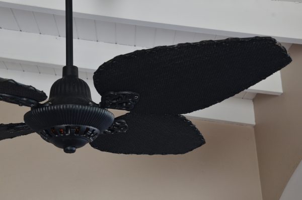 Ventilador SIENA Fundición negro con palas de rattan. Tono negro - Imagen 2