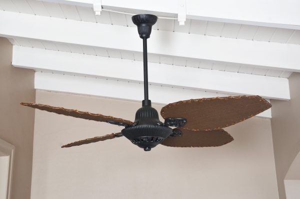 Ventilador SIENA Fundición negro con palas de rattan. Tono nogal - Imagen 4