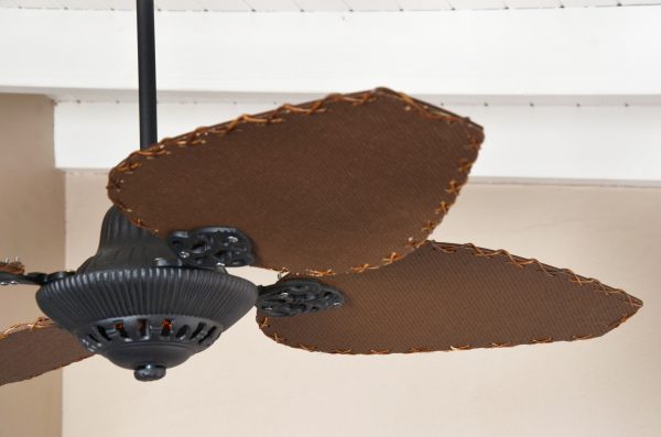 Ventilador SIENA Fundición negro con palas de rattan. Tono nogal - Imagen 2
