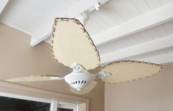 Ventilador SIENA Fundición blanco con palas de rattan. Tono natural - Imagen 5
