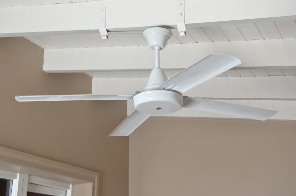 Ventilador GÉNOVA blanco palas de metal. Tono blanco - Imagen 3