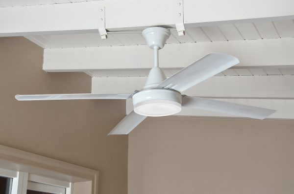 Ventilador GÉNOVA blanco palas de metal y plafón led - Imagen 2