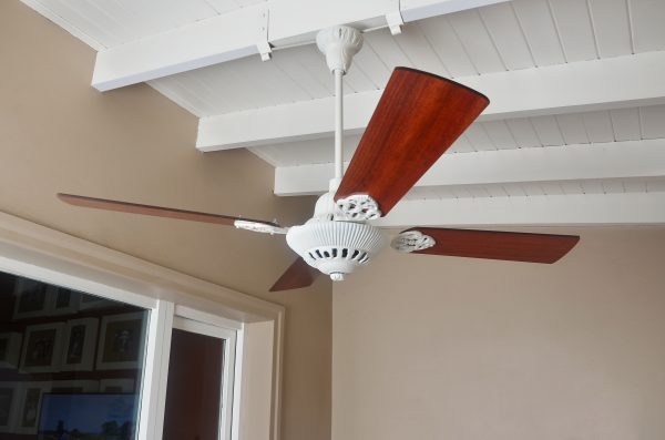 Ventilador GÉNOVA Fundición blanco palas de madera. Tono cedro - Imagen 3