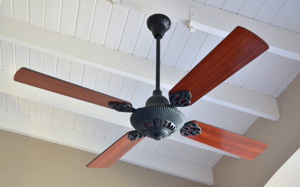 Ventilador GÉNOVA Fundición negro palas de melamina. Tono cedro - Imagen 4