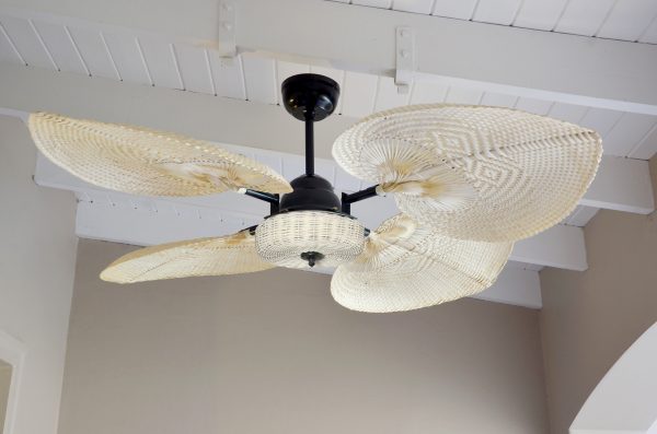 Ventilador VERONA negro palas y canasta tejida de rattan. Tono Natural - Imagen 3