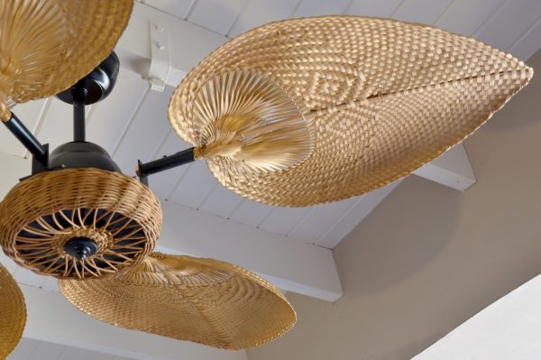 Ventilador VERONA negro palas y canasta tejida de rattan. Tono Roble - Imagen 4