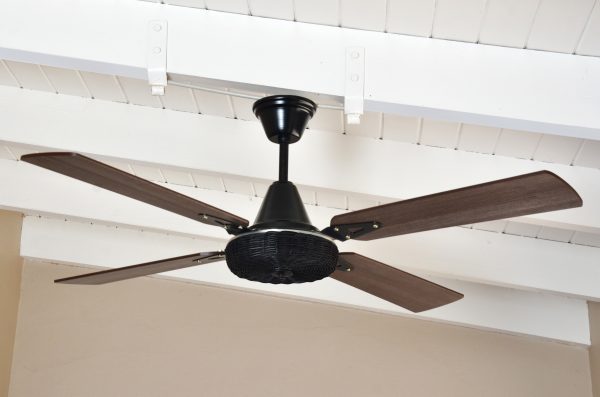 Ventilador GÉNOVA LUJO negro palas de melamina. Tono nogal - Imagen 2
