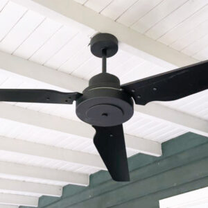 Ventilador TURIN. Palas de madera maciza "Paraíso" laqueada en negro.